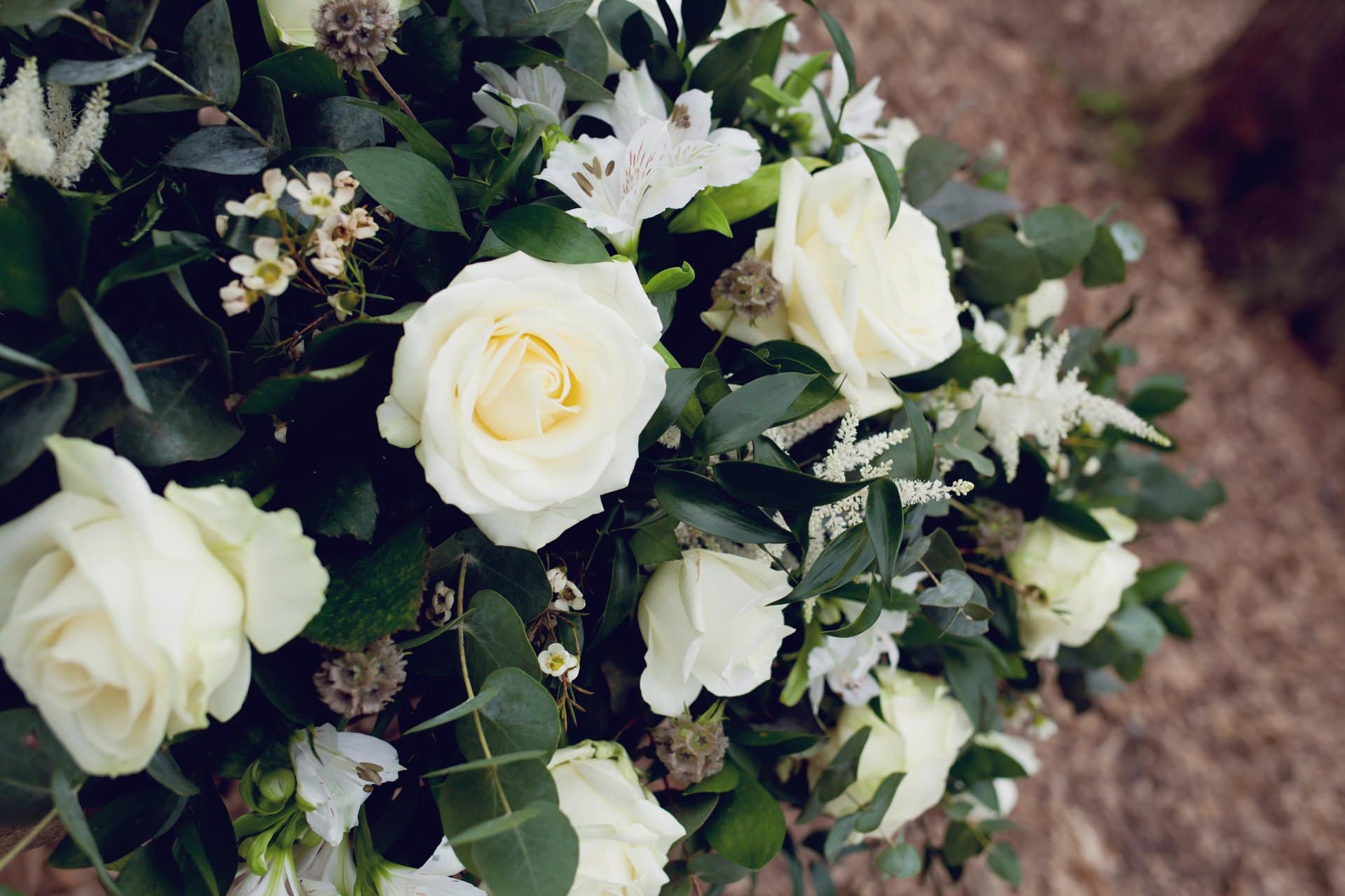 Elegant-farwell-Casket-Spray