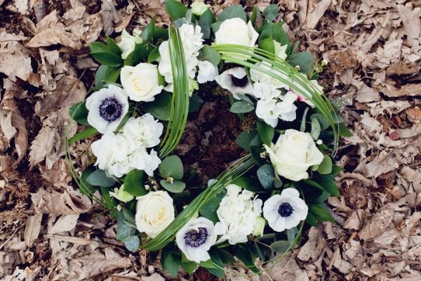 popup1 elegantfarewellmemorialwreath 1