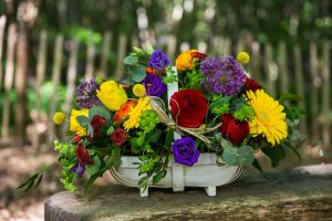 Little-Tin-Shed-Funeral-flowers-Essex-sympathy-basket-tribute