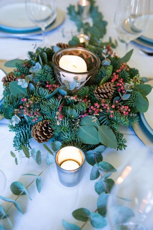 Simply stunning festive table arrangement