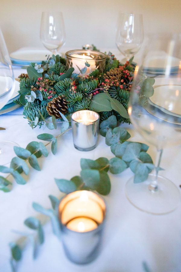 Simply stunning festive table arrangement