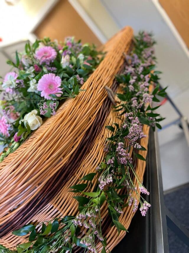 Casket Garland funeral flowers Billerica, Basildon
