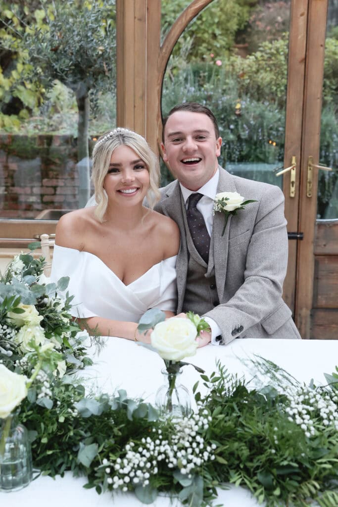 Gaynes Park Wedding flowers by Little Tin Shed photographed by Rebecca Jennings ()