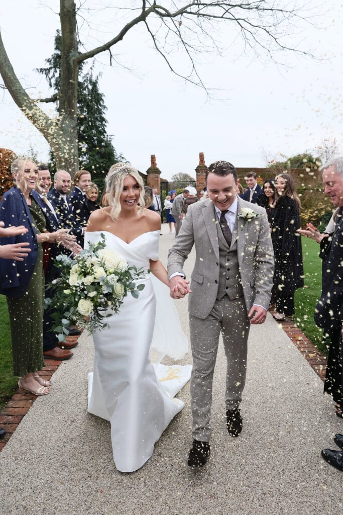 Gaynes Park Wedding flowers by Little Tin Shed photographed by Rebecca Jennings ()