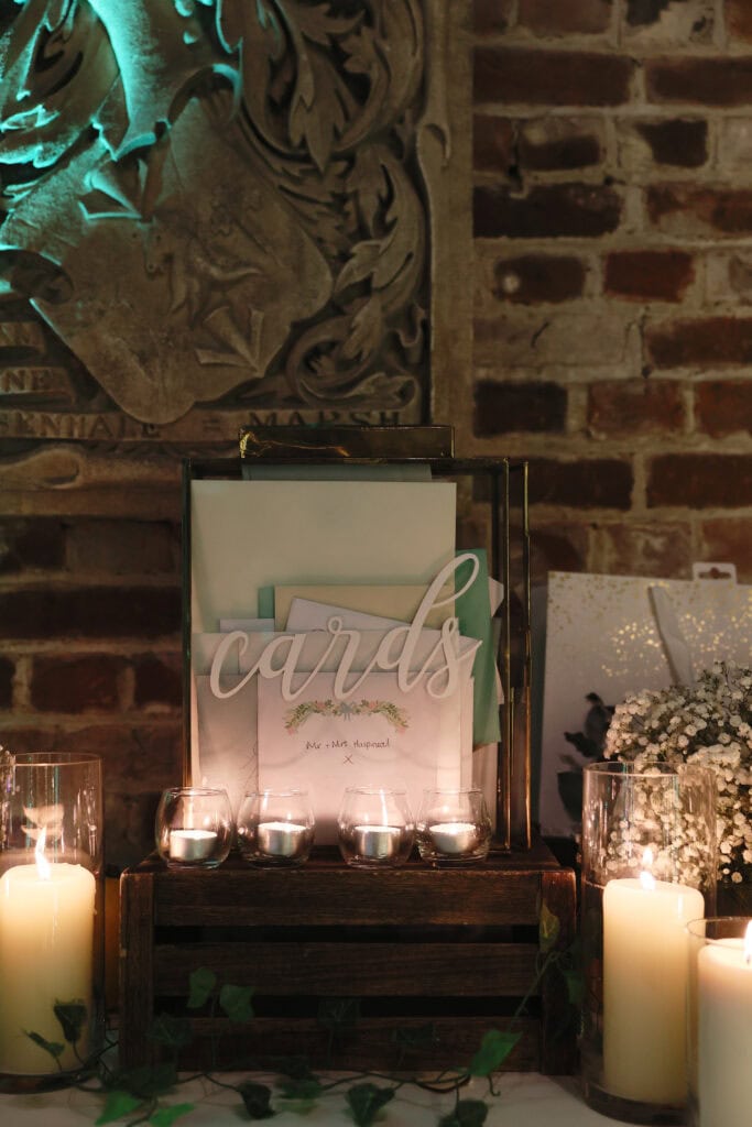 Gaynes Park Wedding flowers by Little Tin Shed photographed by Rebecca Jennings ()