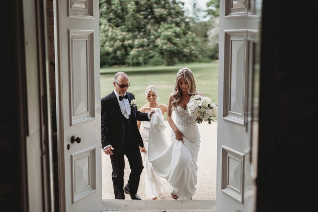 Nicole & Taylor, Hatfield Place Wedding flowers, Photographed by Matt Wing, Flowers by Little Tin Shed.