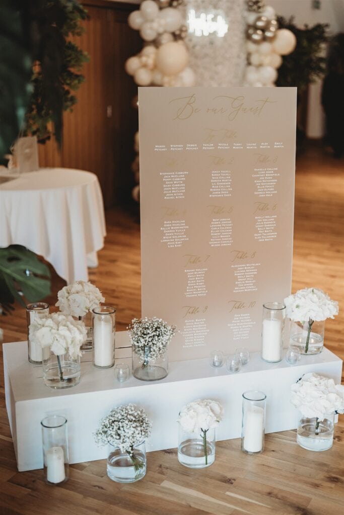 Nicole & Taylor, Hatfield Place Wedding flowers, Photographed by Matt Wing, Flowers by Little Tin Shed.