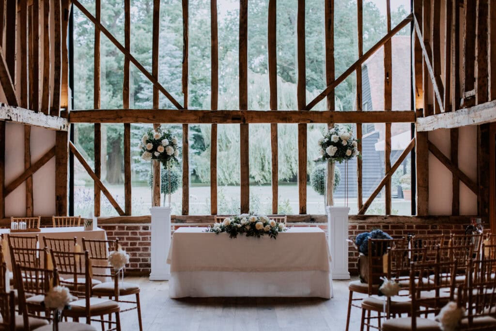 Laura Jane + Sam | Blake Hall wedding flowers, Photographed by Sally Rawlins photography, Flowers by Little Tin Shed.