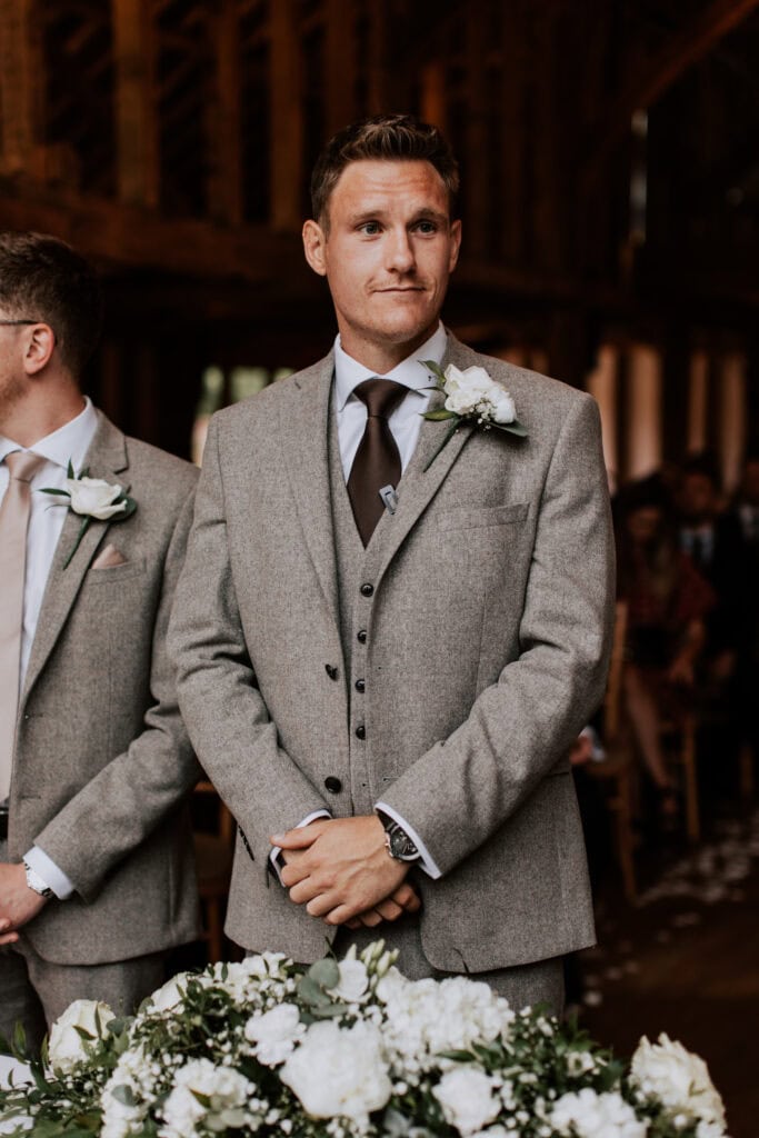 Laura Jane + Sam | Blake Hall wedding flowers, Photographed by Sally Rawlins photography, Flowers by Little Tin Shed.