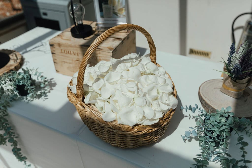 GaynesParkwedding wedding flowersbyLittleTinShed PhotographyJuliaandyou