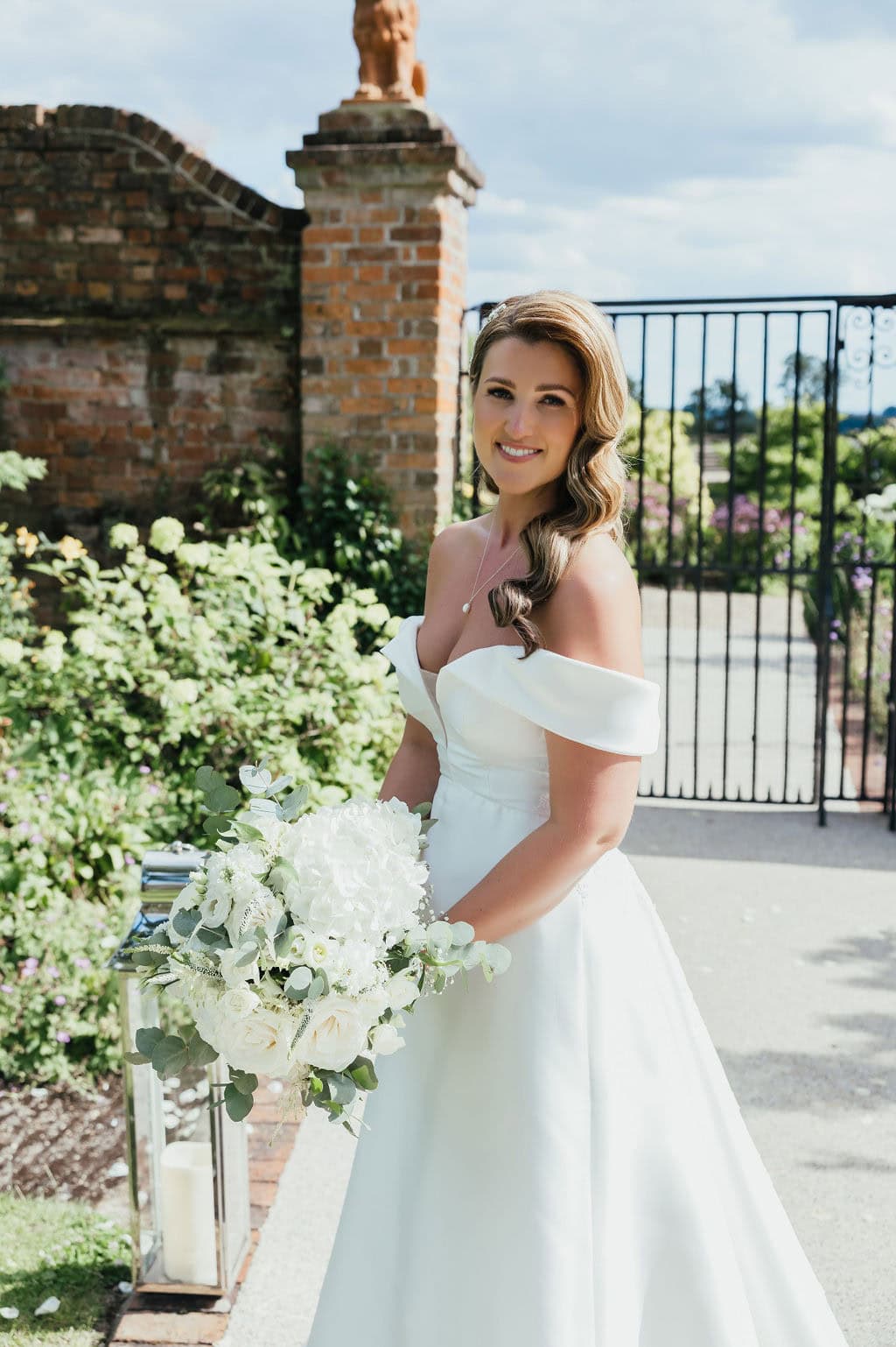 GaynesParkwedding wedding flowersbyLittleTinShed PhotographyJuliaandyou