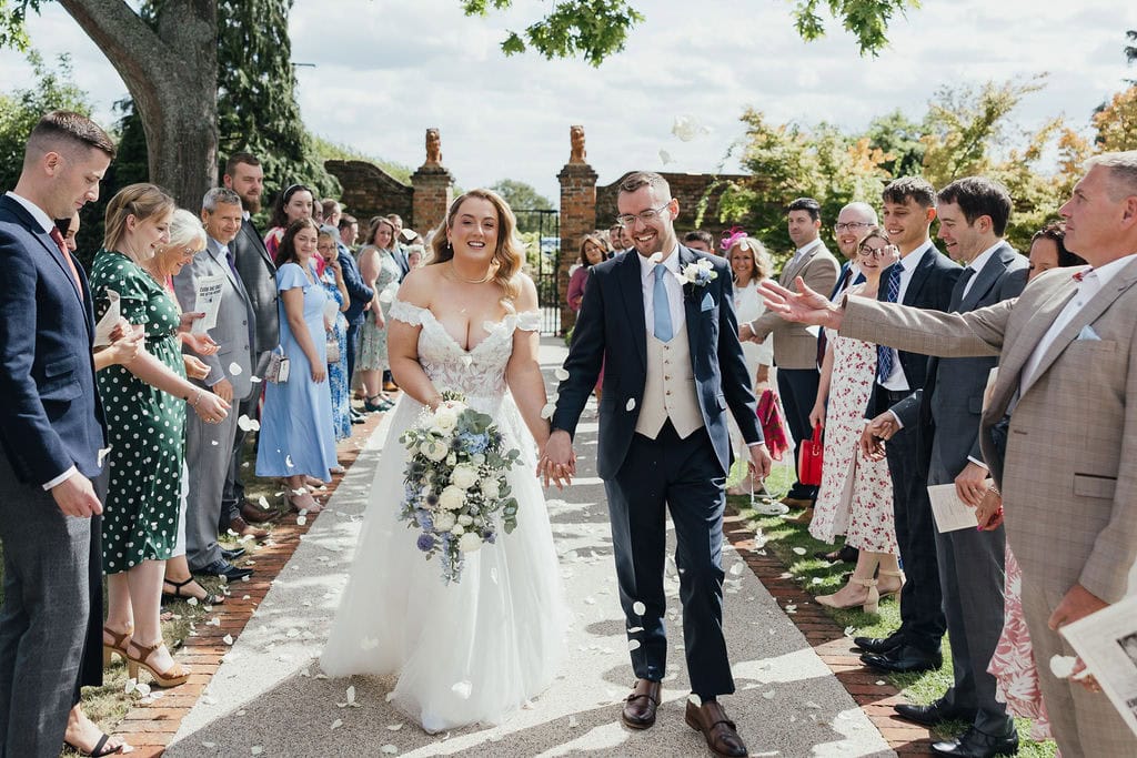GaynesParkwedding wedding flowersbyLittleTinShed PhotographyJuliaandyou
