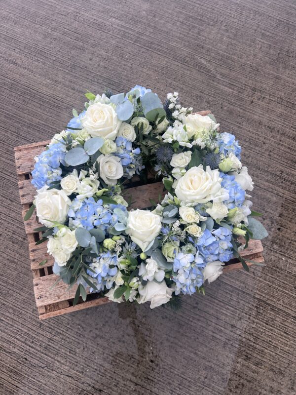 Loose wreath blue